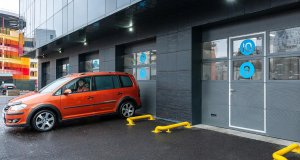 Панорамные промышленные секционные ворота AluTrend