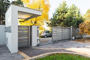 По какому принципу выбрать цвет въездных ворот для дома?